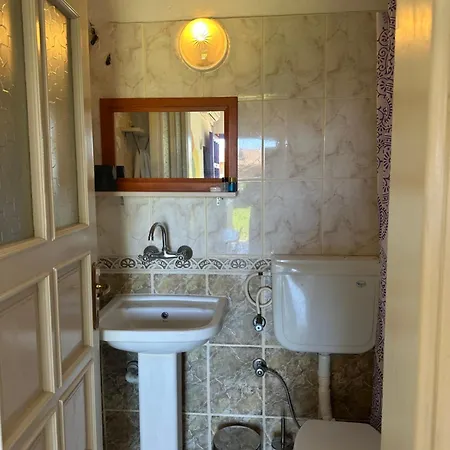 Gaya Pansıyon çirali Quarto em Acomodações Particulares